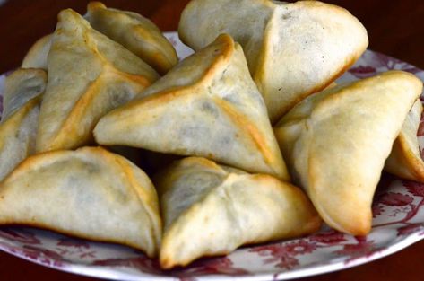 Fatayer Recipe, Lebanese Meat Pies, Pan Arabe, Spinach Pie, Meat Pies, Orange Blossoms, Lebanese Recipes, Savory Pie, Meat Pie