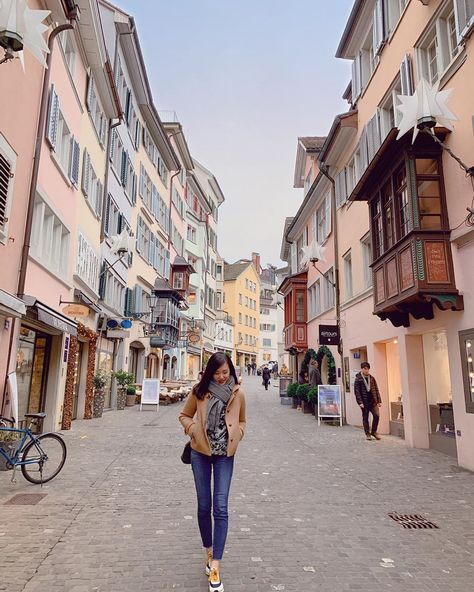 8 Best Instagram Photo Spots in Zürich – Dymabroad Switzerland City, Zurich Travel, Switzerland Cities, Best Instagram Photos, Travel Pictures Poses, Zurich Switzerland, Switzerland Travel, Most Beautiful Cities, Break In