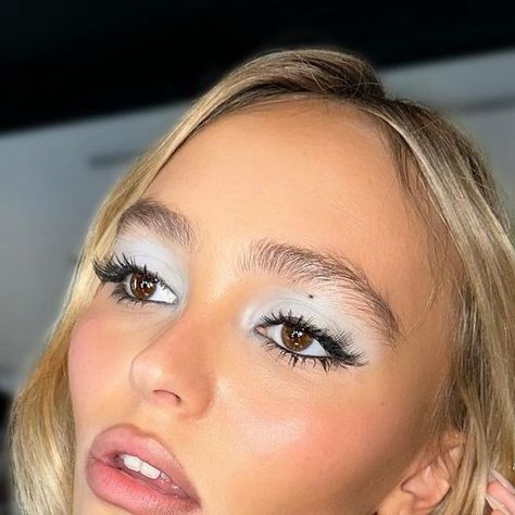 How To Have Style, Maquillage On Fleek, Y2k Makeup, 90s Makeup, Smink Inspiration, Makijaż Smokey Eye, Lily Rose Depp, Editorial Makeup, Lily Rose