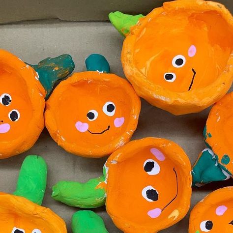 Preschool Clay Projects, Pumpkin Clay Ideas, Thanksgiving Clay Ideas, Kids Clay Projects, Fall Clay Ideas, Halloween Ceramics Ideas, Clay Projects Kids, Pumpkin Lessons, Pumpkin Clay