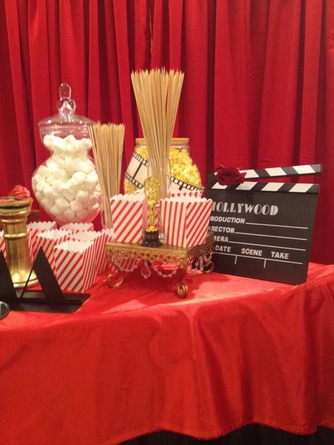 Sweet Sixteen Red Carpet Theme, Red Carpet Candy Bar, Vip Party Ideas Decor, Red Carpet Banquet, Red Carpet Formal Theme, Red Carpet Sweet 16 Party Ideas, Vip Birthday Party Ideas, Red Carpet School Dance, Red Carpet Party Decor