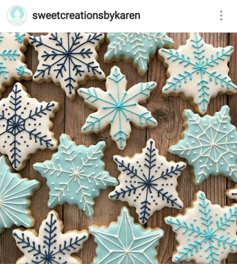 Blue Snowflake Cookies, Christmas Cookie Snowflake, Snowflake Icing Design, Easy Snowflake Cookie Decorating, Christmas Sugar Cookies Snowflakes, Christmas Cookies Decorated Snowflake, Snow Flake Cookie Designs, Snowflake Cutout Cookies, Winter Cookies Decorated Easy