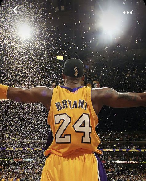 Kobe Bryant Nba Champion, Kobe Astethic Wallpaper, Kobe Bryant Celebration, Kobe Bryant Iconic Photos, Nba Pfp Aesthetic, Kobe Celebrating, Kobe Bryant Pfp, Basketball Profile Pictures, Iconic Basketball Photos