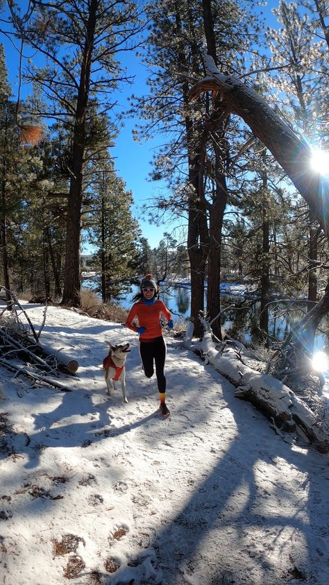 Trail Running With Dogs, 2024 Vision Board Running, Running Winter Aesthetic, Running In The Winter, Running Fits Winter, Winter Fitness Aesthetic, Winter Workout Aesthetic, Outdoor Running Outfit, Cold Weather Running Outfit