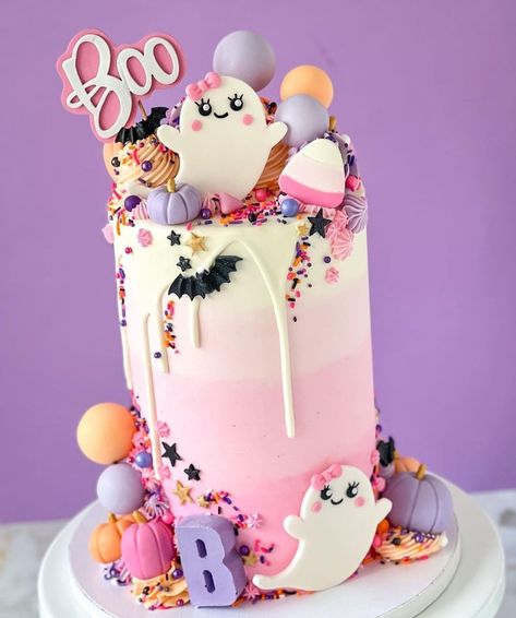 Boo Birthday Theme Girl, Cute Halloween Cakes, Halloween Theme Birthday, Pasteles Halloween, Ghost Birthday, Bespoke Cakes, Spooky Birthday, Spooky Cake, Halloween First Birthday