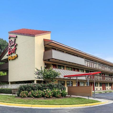 Located 5.3 mi from the Ronald Reagan Washington National Airport, this Alexandria Red Roof Inn is 11 mi from the museums and monuments of Washington D.C. Free Wi-Fi is available. Guests staying at the Red Roof Inn Washington DC – Alexandria can enjoy watching TV on the in-room flat-screen cable TV. Some rooms offer in-room conveniences like a microwave and a refrigerator. The 24-hour reception at the Red Roof Inn – Alexandria can provide assistance anytime. There are also laundry facilities on- Red Roof Inn, Red Roof, Ronald Reagan, Cable Tv, Watching Tv, Washington Dc, Wi Fi, Refrigerator, Monument