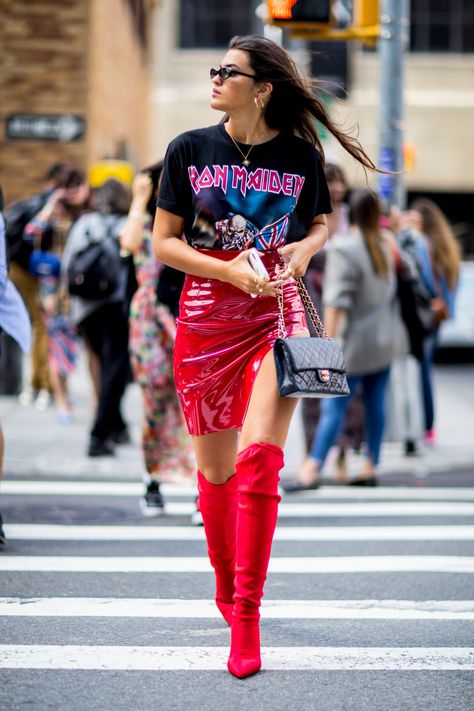 The Best Street Style Looks From New York Fashion Week Spring 2018 | Fashionista Red Thigh High Boots, New York Fashion Week Street Style, Otk Boots, Red Boots, Looks Street Style, Cooler Look, Kris Jenner, Modieuze Outfits, Spring Street Style