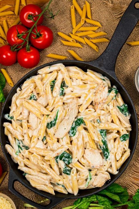 Joanna Gaines Chicken Parmesan Alfredo Truffle Oil Recipes, Pasta Fusilli, Mushroom Recipes Pasta, Spinach Artichoke Chicken, Creamy Pasta Sauce, Chicken Penne, Pasta Alfredo, Pasta Cremosa, White Sauce Pasta