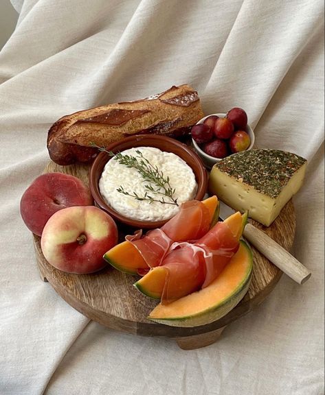 Breakfast Ideas Summer, Summer Wallpaper Aesthetic, Mini Charcuterie Board, Mini Charcuterie, Wallpaper Aesthetic Wallpaper, Bread Cheese, Cheese Dip, Food Platters, Morning Food