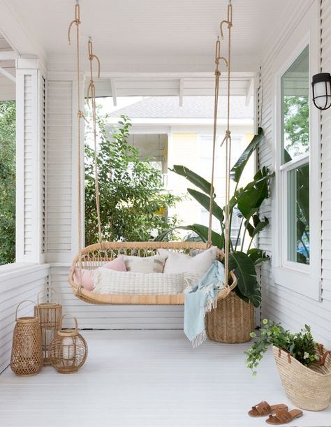 15 Hammocks & Porch Swings For Lazy Summer Afternoons Boho Front Porch, Summer Porch Decor, Boho Scandinavian, Camille Styles, Summer Porch, Wood Patio, Swing Chair, Patio Lounge, Small Balcony Ideas