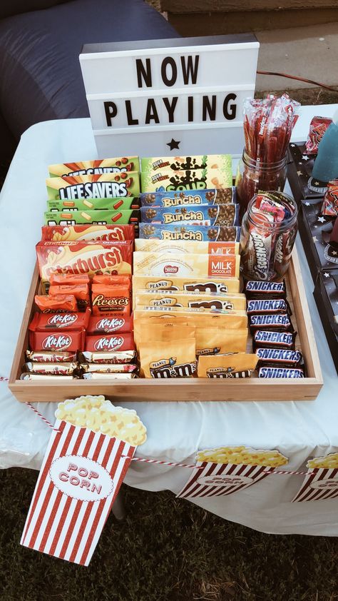 13 Birthday Movie Night, Outdoor Movie Party Aesthetic, Outdoor Movie Night Bday Party, Movie By The Pool Party, Movie Party Snack Ideas, Outside Movie Night Food Ideas, Sweet 16 Outdoor Movie Party, Outdoor Movie Snack Ideas, Hosting Movie Night