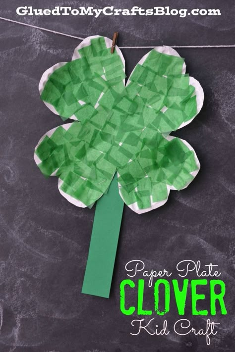 Paper Plate Clover {Kid Craft} for St Patrick's Day. Clover Craft, Sant Patrick, Shamrock Craft, Saint Patricks Day Art, March Crafts, St Patricks Crafts, St Patricks Day Crafts For Kids, St Patrick Day Activities, St Patrick's Day Crafts