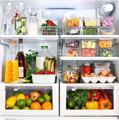 Dream Fridge Healthy Fridge, Kitchen Organisation, Refrigerator Organization, Fridge Organization, Home Organisation, Food Prep, Pantry Organization, Kitchen Pantry, Fruits And Veggies