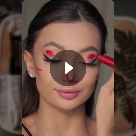 Lipstick Beauty Hack❣️ Lipstick Hacks Beauty Tricks, Diy Curls, Lipstick Application, Contouring Techniques, Lipstick Hacks, Foundation Tips, Hacks Every Girl Should Know, Perfect Lipstick, Hacks Beauty