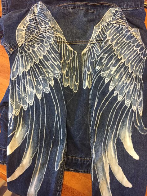 Bleach art angel wing denim/jean jacket with wings down both sleeves. Painted Jacket Aesthetic, Shirt With Wings On Back, Bleach Art Jacket, Bleach Painting Denim, Jeans Jacket Painting Ideas Aesthetic, Bleached Jacket Design, Painted Bleach Hoodie, Bleach Painted Jacket, Bleach Denim Jacket Diy