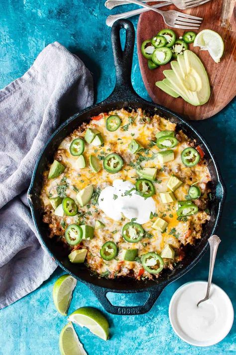 This Keto Cheesy Mexcian Taco Skillet is a great low-carb 30-minute skillet dinner that's sure to impress the entire family! Rotisserie Chicken Enchiladas, Skillet Enchiladas, Keto Taco Seasoning, Beef Skillet, Chicken Enchilada Skillet, Cilantro Parsley, Taco Skillet, Pescatarian Diet, Mushroom Casserole