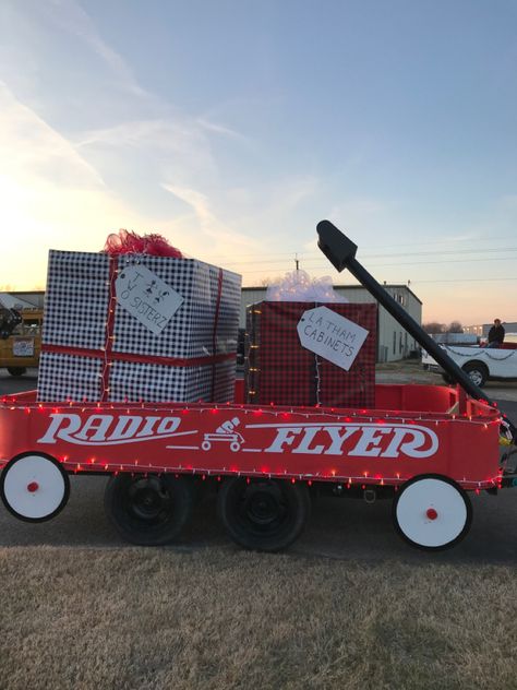 Old Time Christmas Parade Float Ideas, Christmas Lighted Parade Float Ideas, Christmas Parade Float Ideas Sleigh, Rustic Christmas Parade Float Ideas, Small Christmas Float Ideas, Old Fashion Christmas Float Ideas, Classic Christmas Parade Float, Simple Christmas Float Ideas, Parade Float Christmas