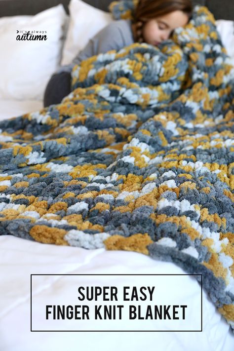 How To Use A Loom To Make A Blanket, Yarn Bee Blanket, Crochet Projects Big Yarn, Knit With Hands, Knitting Without Needles, Long Loom Knitting Blanket, Hand Knit Patterns, Finger Crochet For Beginners, Hand Crochet Blanket Chunky