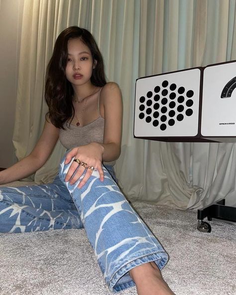 BLACKPINK Jennie wearing TheOpen Product Acid Wash Straight Jeans on Instagram. #kpop #kpopfashion #koreanfashion #blackpink #jennie Jennie Kim Blackpink, Kim Jisoo, Blackpink Photos, Blackpink Fashion, Blackpink Jennie, Instagram Update, South Korean Girls, بلاك بينك, Fashion Inspo Outfits