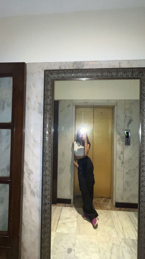 Mirror Selfie Aesthetic Poses, Asthetic Picture Women, Girls Mirror Snaps, Indian Mirror Selfie, Mirror Selfie Snap, Ootd Topi, Ootd Mirror Selfie, Instagram Captions For Selfies, Nightclub Aesthetic