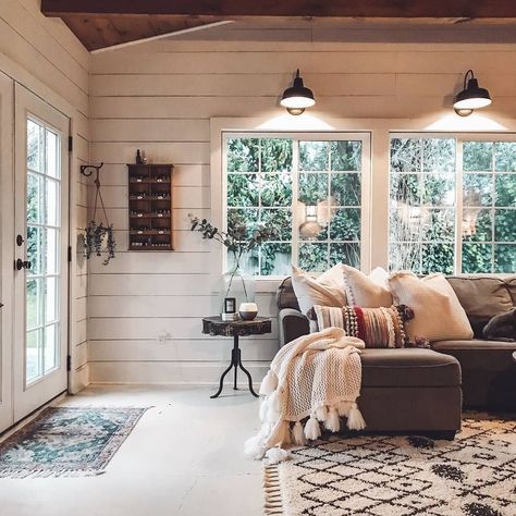 Farmhouse Is My Style on Instagram: “Love this cozy den. Concrete floors, cozy rug, shiplap, and black gooseneck barn lights. So dreamy. (📷 credit: @the_rusticpallet)…” Update Farmhouse, Decor Pottery, Barn Living, Cane Furniture, Natural Palette, Deep Indigo, Ship Lap Walls, Farmhouse Living, A Living Room