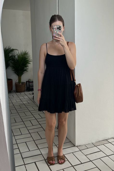 Black summer dress Sundress Outfit Casual, Black Dress Casual Summer, Black Summer Dress, Sundress Outfit, Brunch Outfits, Outfits For Mexico, Outfits Modest, Alt Outfits, Simple Black Dress