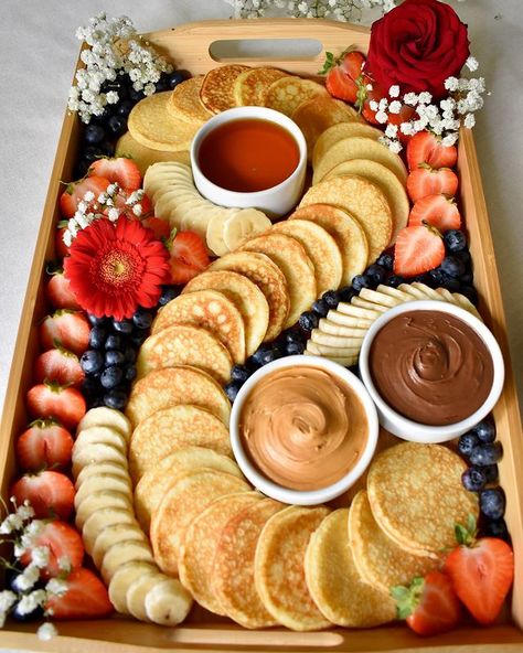 Fruit Platter Ideas 🍓 Tag someone you would like to share this platter with🌸 Save this for later😊 Wish you a wonderful and peaceful… | Instagram Antipasto Plate, Colorful Food, Breakfast Platter, Snack Platter, Catering Ideas Food, Party Food Buffet, Idee Pasto, Party Food Platters, Charcuterie Recipes