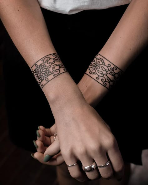 Lace Wrist Cuff Tattoos For Women, Henna Arm Band Tattoo For Women, Bracelet Like Tattoo, Bird Bracelet Tattoo, Wristband Tattoo Women, Wrist Tattoo Meaningful, Arm Bracelet Tattoo, Tattoos Bracelet, Braclet Tattoo