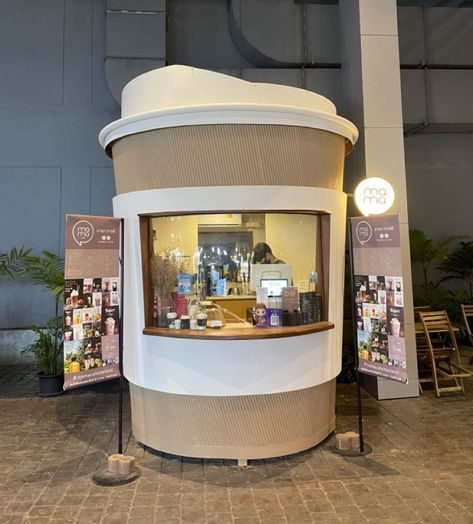 Cafe Design Inspiration, Coffee Kiosk, Mobile Coffee Shop, Mini Cafe, Bakery Shop Design, Coffee Shop Business, Bakery Design Interior, Small Coffee Shop, Small Cafe Design