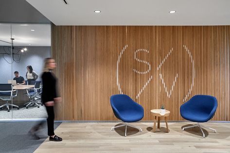 O+A-Sapphire-office-12 - Design Milk Wood Reception, Modern Workplace, Wood Slat Wall, Waiting Area, Office Snapshots, Workplace Design, Venture Capital, Blue Wood, Slat Wall