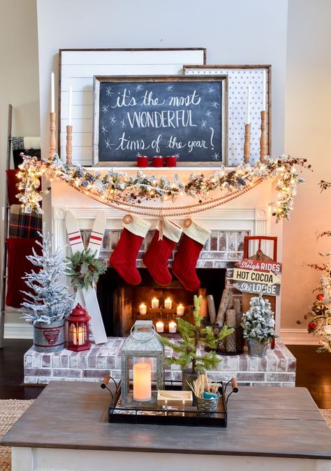 Bottom Of Fireplace Christmas Decor, Christmas Decor With Fireplace, Christmas Decor For Chimney, Decorated Fireplace For Christmas, Fireplace Hearth Christmas Ideas, Christmas Harth Decorations, Christmas Tree And Mantle Decor, Electric Fireplace Christmas Decor Ideas, Country Christmas Mantle Ideas