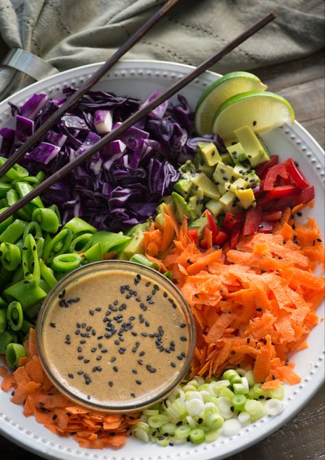 Raw Lifestyle, Raw Vegan Recipes Easy, Raw Vegan Dinners, Vegan Spring Rolls, Raw Vegan Diet, Vegan Salads, Vegan Recipes Videos, Spring Roll, Raw Foods