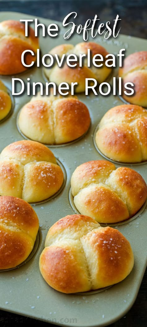 Pillow-soft and buttery Cloverleaf Rolls made with milk dough which has an unbelievably soft and cloud-like texture. You’ll love the delicious layers when you pull the 3 'clover leaves' apart. Clover Dinner Rolls Recipe, Dinner Rolls Christmas, Homemade Cloverleaf Rolls, Soft And Buttery Milk Bread, Thanksgiving Bread Rolls Recipe, Clover Leaf Rolls Pioneer Woman, Rolls For Christmas Dinner, Clover Dinner Rolls, Easy Cloverleaf Dinner Rolls