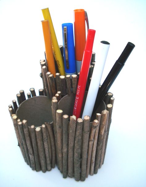 This rustic pencil holder is a great gift that kids can make. It’s a great craft for kids to make from recycled things. Birthday or Christmas gift, as well as a fun Father’s Day gift. Items needed: Skinny twigs from the yard Three toilet paper tubes Craft glue (Tacky white glue works great) Scissors Cardboard, … Read more... Art Desk For Kids, Homemade Gifts For Dad, Diy Pencil Holder, Teacher Business, Toilet Paper Tube, Toilet Paper Crafts, Diy Pencil, Kids Scrapbook, Wood Sticks