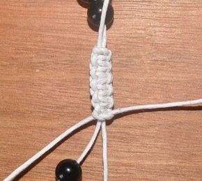 How to make a bracelet. Sliding Macrame Closure For Bracelets - Step 9 Cord Bracelet Diy, Bracelet Knot, Sliding Knot Bracelet, Macrame Bracelet Tutorial, Macrame Bracelet Diy, Macrame Bracelet Patterns, Bracelets Handmade Diy, Jewelry Knots, Diy Bracelets Easy