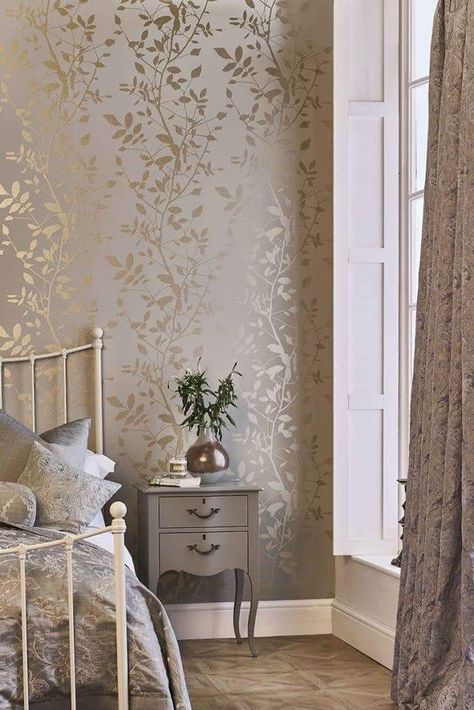 Tapete Gold, Playroom Wallpaper, Wallpaper Store, Bedroom Wall Paint, Wallpaper Walls Decor, Wallpaper Bedroom, Home Wallpaper, Bed Room, Wall Decor Living Room