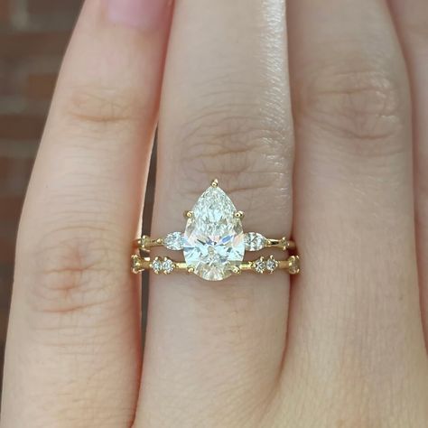 Pear Cut Moissanite Wedding Ring Set 2CTW D Engagement Ring Set Bridal Ring Set Check more at https://beautyfashionideas.com/bridal/pear-cut-moissanite-wedding-ring-set-2ctw-d-engagement-ring-set-bridal-ring-set/ Wedding Ring Sets Teardrop, Moissanite Bridal Ring Sets, Salt And Pepper Diamond Ring Set, Pear Shape Engagement Ring Stack, Pear Cut Moissanite Engagement Ring, Unique Engagement Rings Gold Band, Wedding Band For Pear Shaped Ring, Pear Engagement Ring Stack, Pear Engagement Ring With Wedding Band