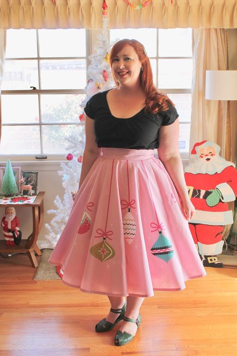 Diy Circle Skirt, Rock N Roll Dress, Dapper Day Outfits, Vintage Dress Sewing Patterns, Retro Ornaments, Christmas Skirt, Poodle Skirt, Plain Outfits, Sewing Skirts