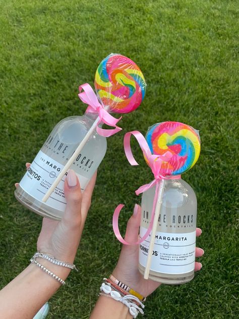 margarita in a pretty glass bottle with a lollipop tied with shiny pink ribbon, cute teenage/adult girls party loot bag, summer vibes, yummy, delicious, candy, drinks, alcohol Adult Candy Bags, Rainbow Lollipop, Lollipop Girl, Rainbow Lollipops, Tequila Margarita, Candy Drinks, Color Party, Drinks Alcohol, Alcohol Bottles