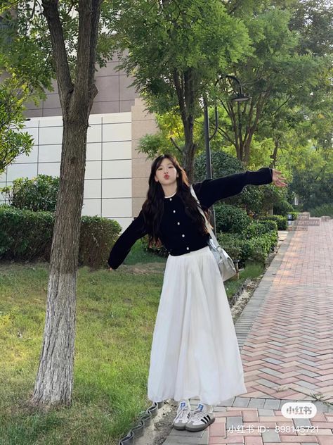 White Skirt Outfit Modest, Women Skirt Outfits, Outfits Ideas Skirt, Skirt Outfits Indian, Outfits Aesthetic Skirt, Long Skirt Outfits Korean, Library Outfits, Skirt Outfits Winter, Skirt Outfits Black Women