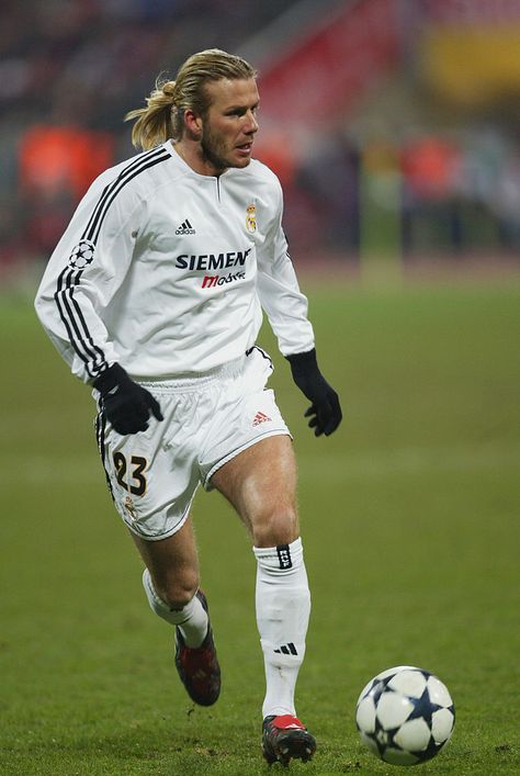 MUNICH, GERMANY - FEBRUARY 24: David Beckham of Real Madrid in action during the UEFA Champions League match between Bayern Munich and Real Madrid at The Olympic Stadium on February 24, 2004 in Munich, Germany. (Photo by Stuart Franklin/Getty Images) David Beckham Gym, David Beckham Hairstyle Short, David Beckham Real Madrid, David Beckham Beard, Casillas Real Madrid, David Beckham Outfit, David Beckham Soccer, David Beckham Manchester United, David Beckham Football