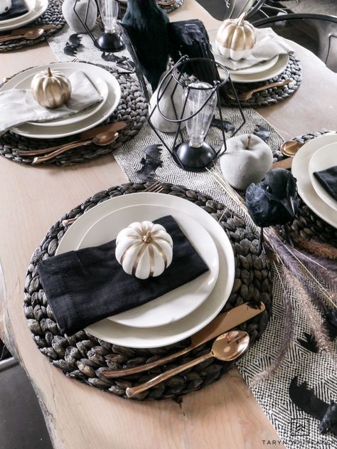 Black and White Halloween Table Decorations - Taryn Whiteaker Boho Halloween Table Decor, Halloween Table Place Settings, Halloween Dinner Table Decor Dining Room, Black And White Thanksgiving Decor, Halloween Table Settings Ideas, Halloween Dinner Table Decor, Thanksgiving Black And White, Halloween Table Scape, Halloween Dining Table Decor