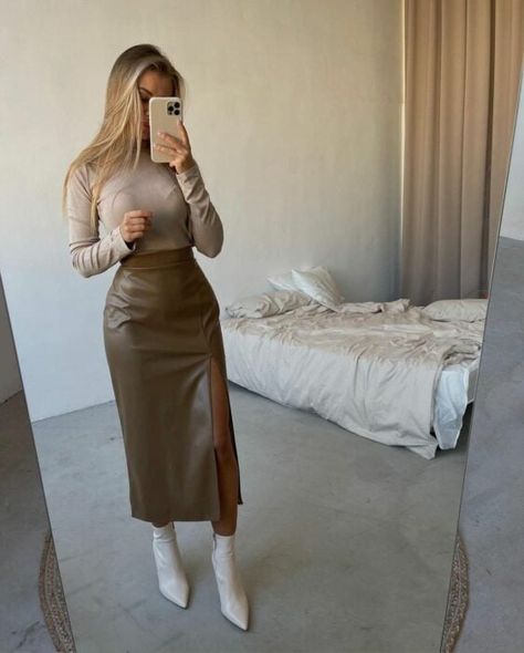 Chique Outfit, Leather Skirt Outfit, Chique Outfits, Elegante Casual, Stylish Work Outfits, Looks Chic, 가을 패션, Fall Fashion Outfits, Looks Style