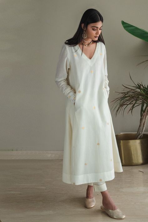 Full Sleeve Kurta Set, Ivory Kurta Women, Linen Kurta Pant, V Neck Full Sleeve Kurti, Office Outfits Women Kurti, Kurta Variation, Full Sleeves Kurta Designs Women, Jamdani Suit Design, Indian Churidar Designs