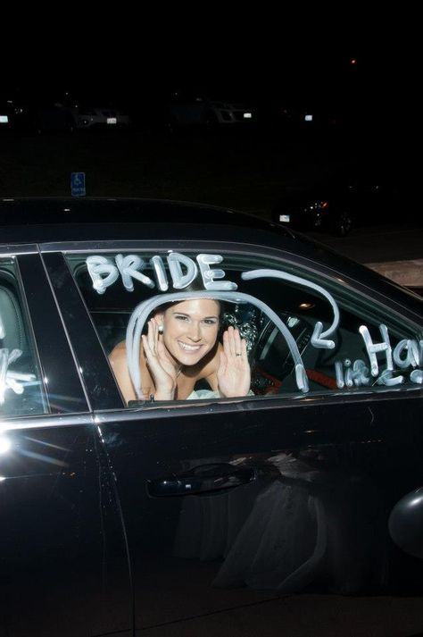 bridesmaids decorate the get away car during reception!! Decorate Car For Wedding, Bachelorette Car Decorations, Car Window Paint, Just Married Car, Car Deco, Bride Shower, Nashville Bachelorette, Getaway Car, Courthouse Wedding