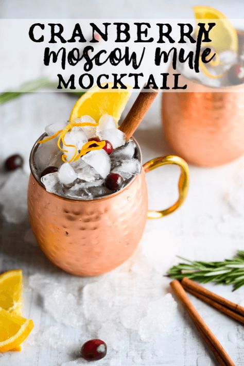 Thanksgiving Drinks Alcohol, Cranberry Mocktail, Cranberry Moscow Mule, Cocktail Recipes For A Crowd, Cranberry Thanksgiving, Cranberry Drinks, Balsamic Vinaigrette Recipe, Moscow Mule Recipe, Sparkling Christmas