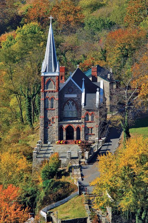 St. Peters Catholic Church, Harpers Ferry, West Virginia. Oooohhhhh!!!!! I must go next time I'm home!!! Temperance Movement, Kirkenes, Country Churches, Old Country Churches, Catholic Churches, Church Pictures, Virginia Travel, Beautiful Churches, St Peters