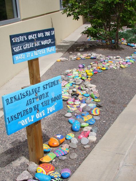 Use the book "Only One You". This would be really cool as a school-wide project! Maybe present to our outdoor classroom???? Buddy Bench, Theme Nature, Only One You, Ecole Art, Outdoor Classroom, School Garden, Outdoor Learning, Collaborative Art, Beginning Of School