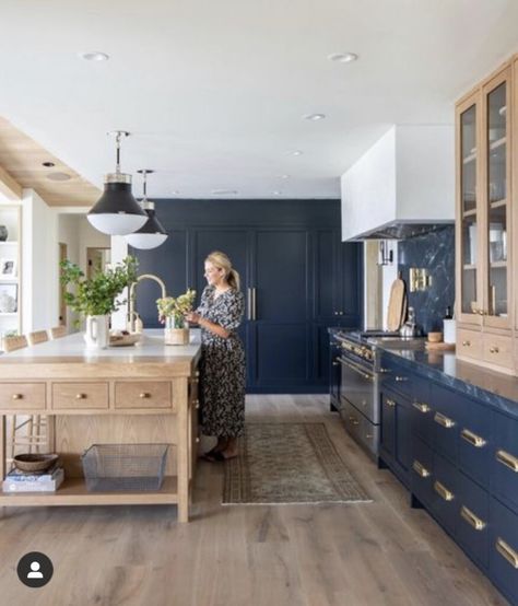 Mcgee Kitchen, Pale Wood, Casa Vintage, Blue Cabinets, Oak Kitchen, Studio Mcgee, Blue Kitchens, Wood Kitchen, Küchen Design