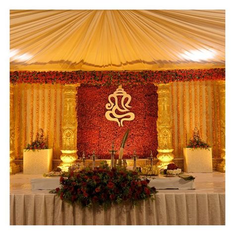 Wedding Stage Kerala Hindu, Kerala Wedding Auditorium Decorations, Kerala Stage Decoration, Indian Wedding Decorations Stage, Mandapam Decoration Marriage Indoor, Wedding Mandap Decoration South Indian, Kerala Wedding Backdrop, Wedding Decorations Indian Stage Mandap, Simple Indian Reception Decor